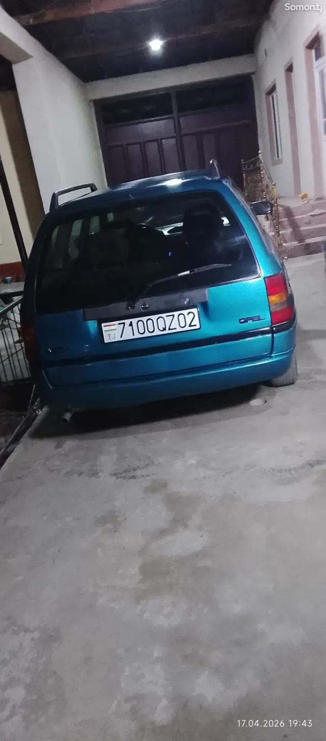 Opel Astra F 1994 · 1.6 MT