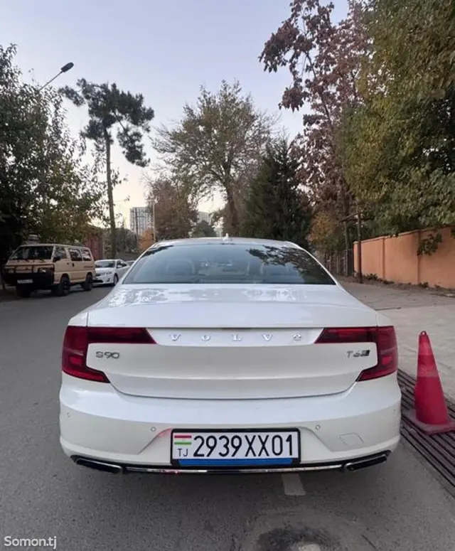 Volvo S90 2017 · 2.0 AT