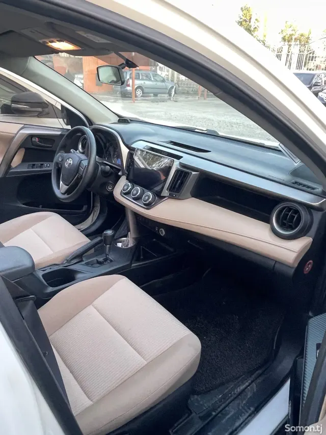 Toyota RAV 4 2014 · 2.5 AT