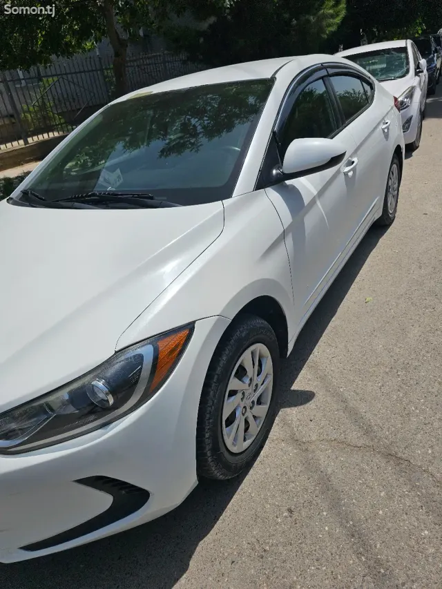 Hyundai Elantra 2017 · 2.0 AT