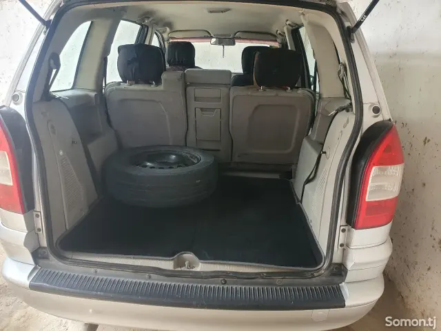 Opel Zafira 2004 · 1.6 MT