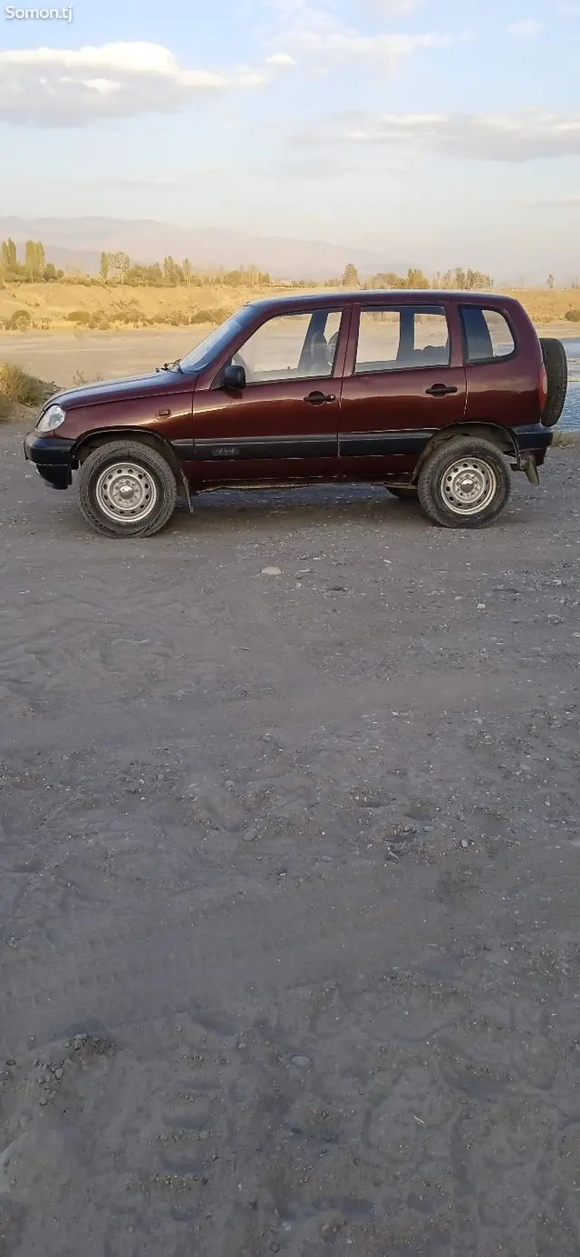 Chevrolet Niva 2004 · 1.6 MT