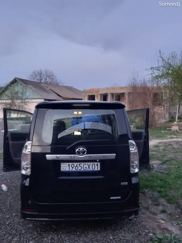 Toyota Voxy 2008 · 2.0 AT