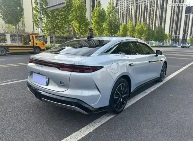 BYD Han 2026 · AT