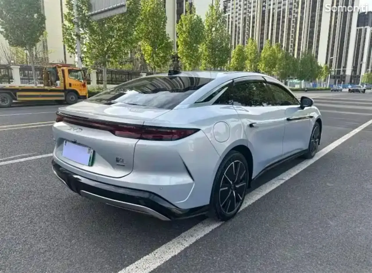 BYD Han 2026 · AT