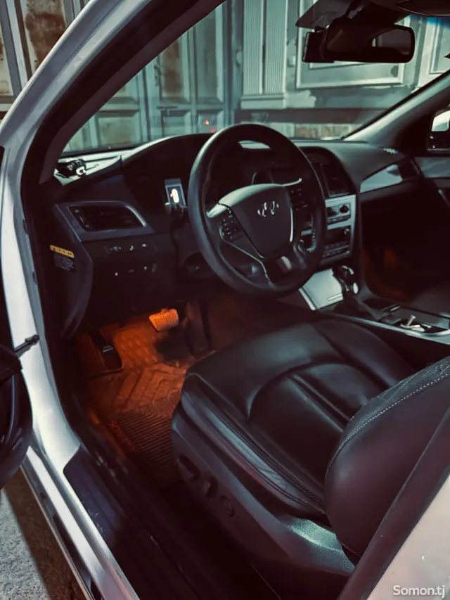 Hyundai Sonata 2015 · 2.0 CVT