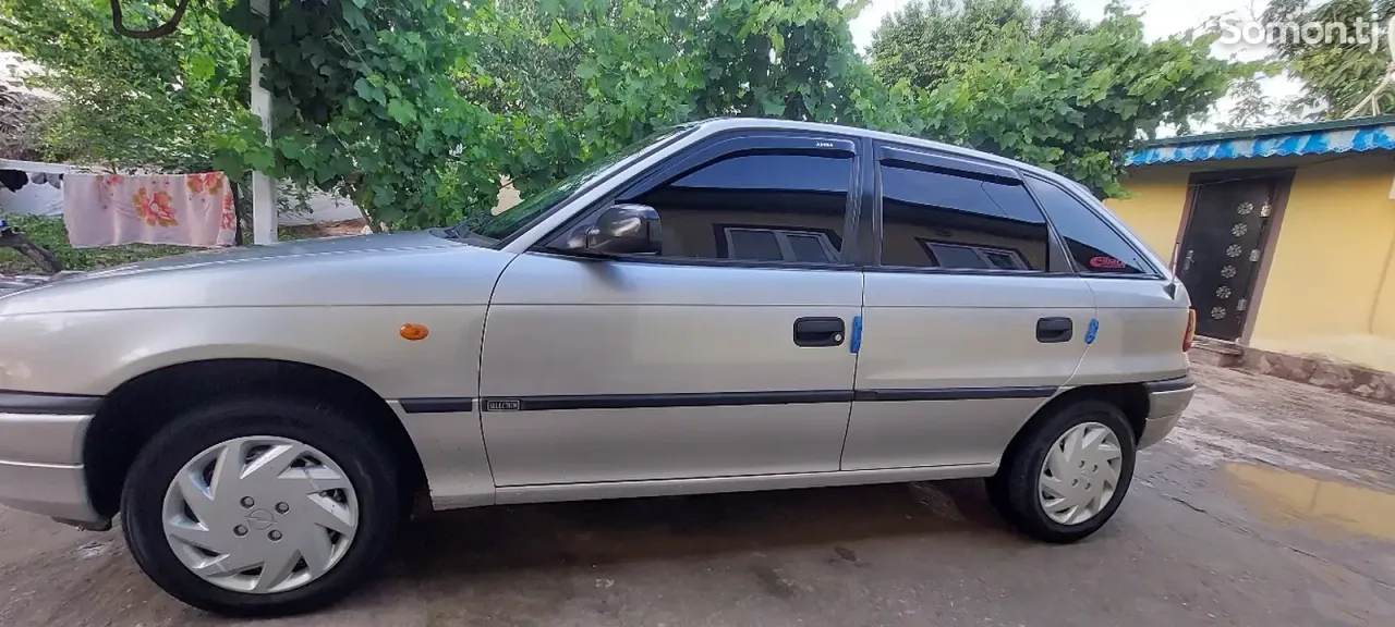 Opel Astra F 1997 · 0.6 MT