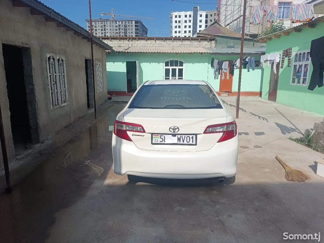 Toyota Camry 2012 · 2.4 AT