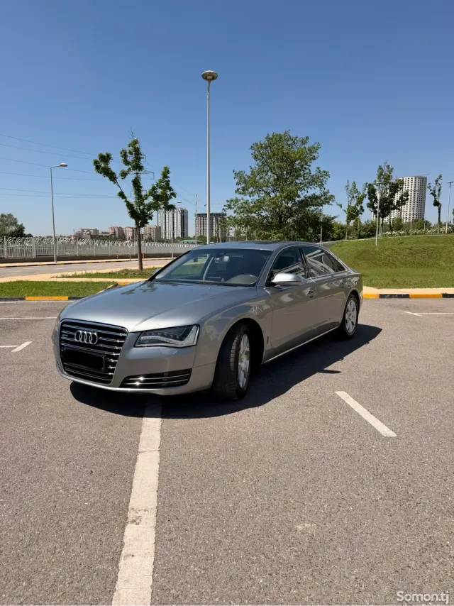 Audi A8 2011 · 4.2 AT