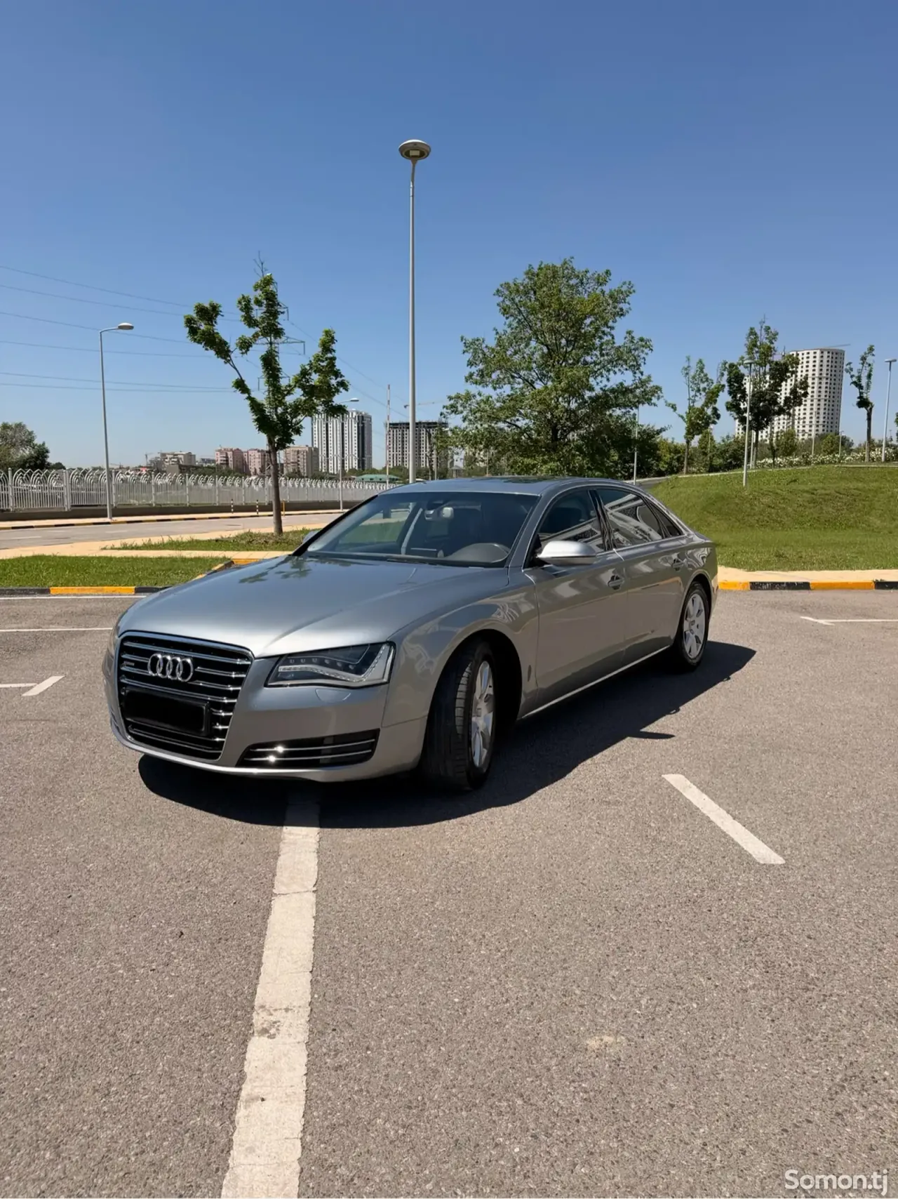 Audi A8 2011 · 4.2 AT