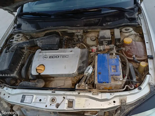 Opel Astra G 1999 · 1.6 MT