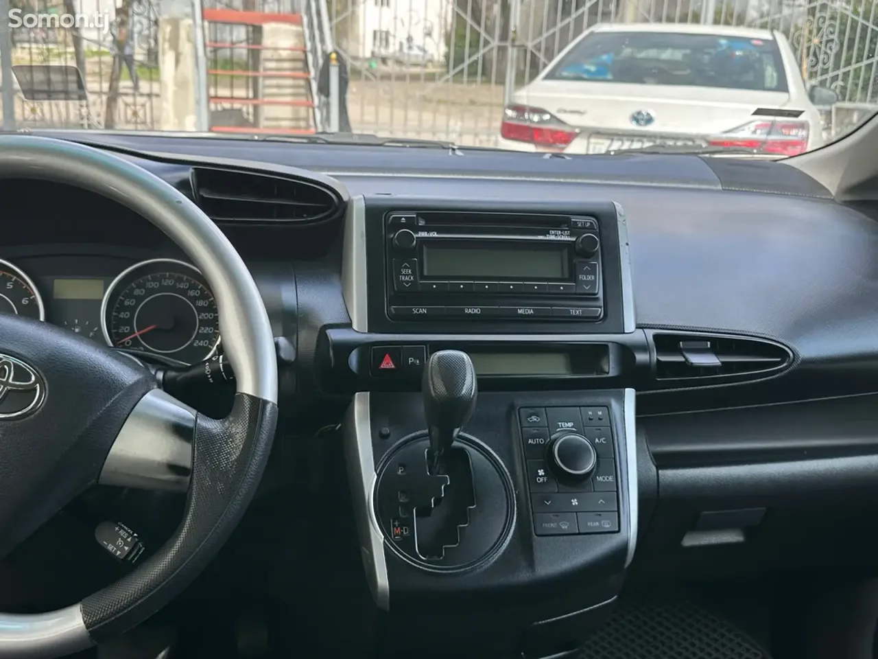 Toyota Wish 2014 · 2.0 AT