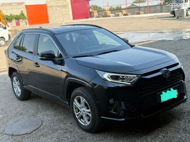 Toyota RAV 4 2021 · 2.5 AT