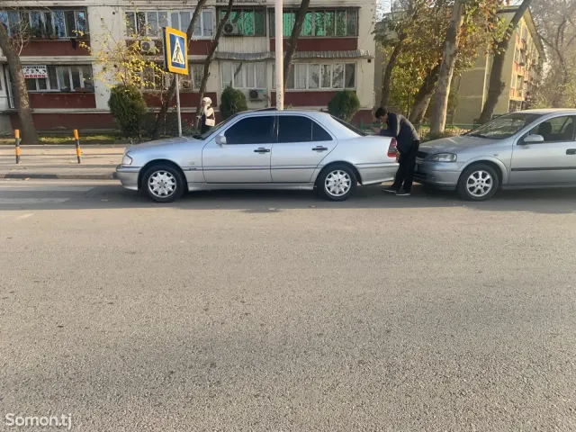 Mercedes-Benz C class 1998 · 2.2 MT