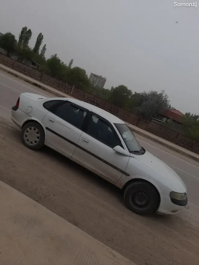 Opel Vectra B 1995 · 1.6 MT