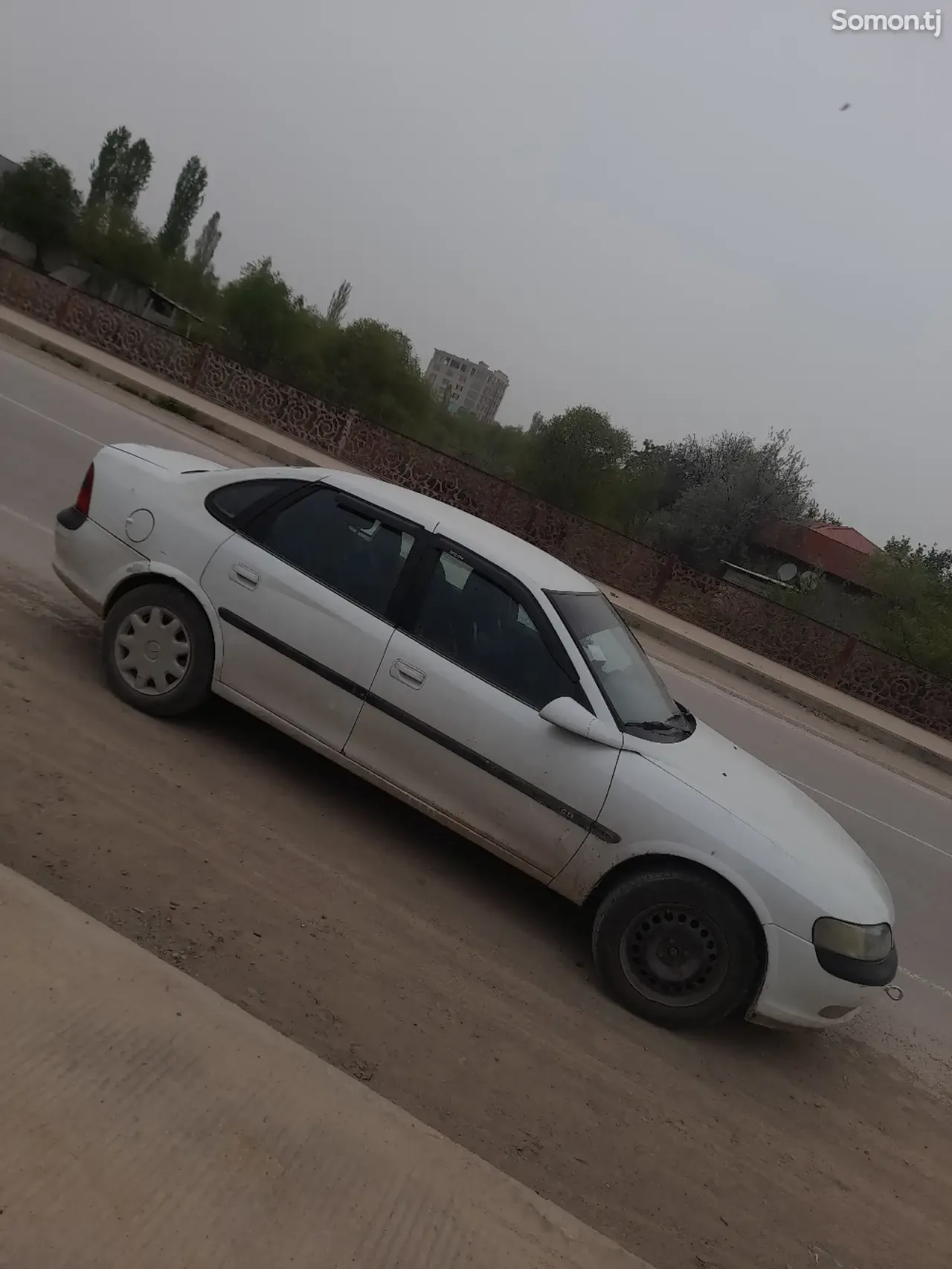 Opel Vectra B 1995 · 1.6 MT