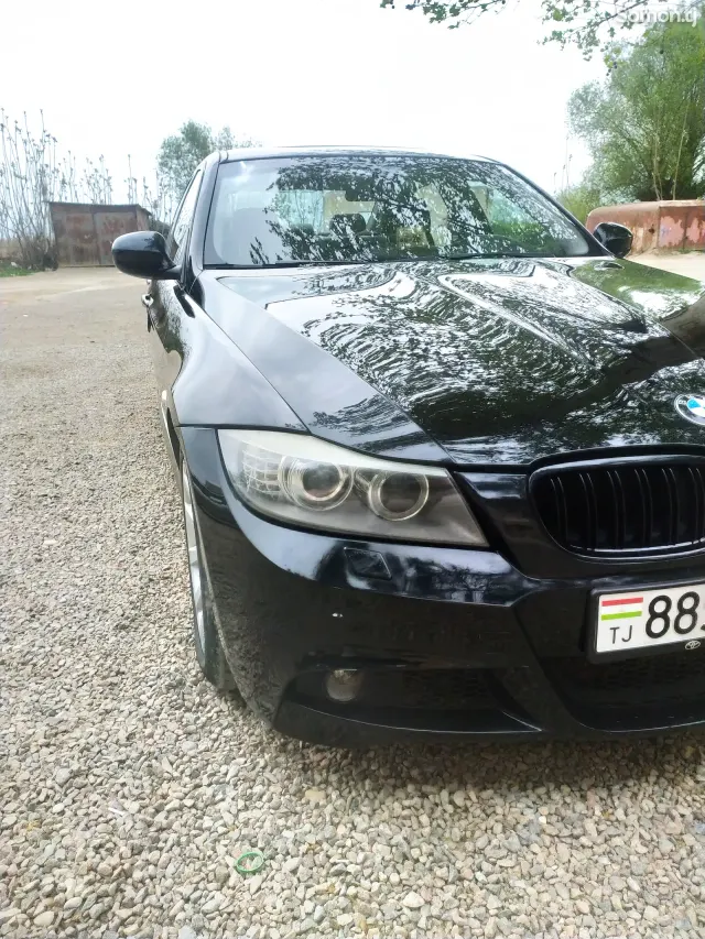 BMW 3 series 2011 · 3.0 AT