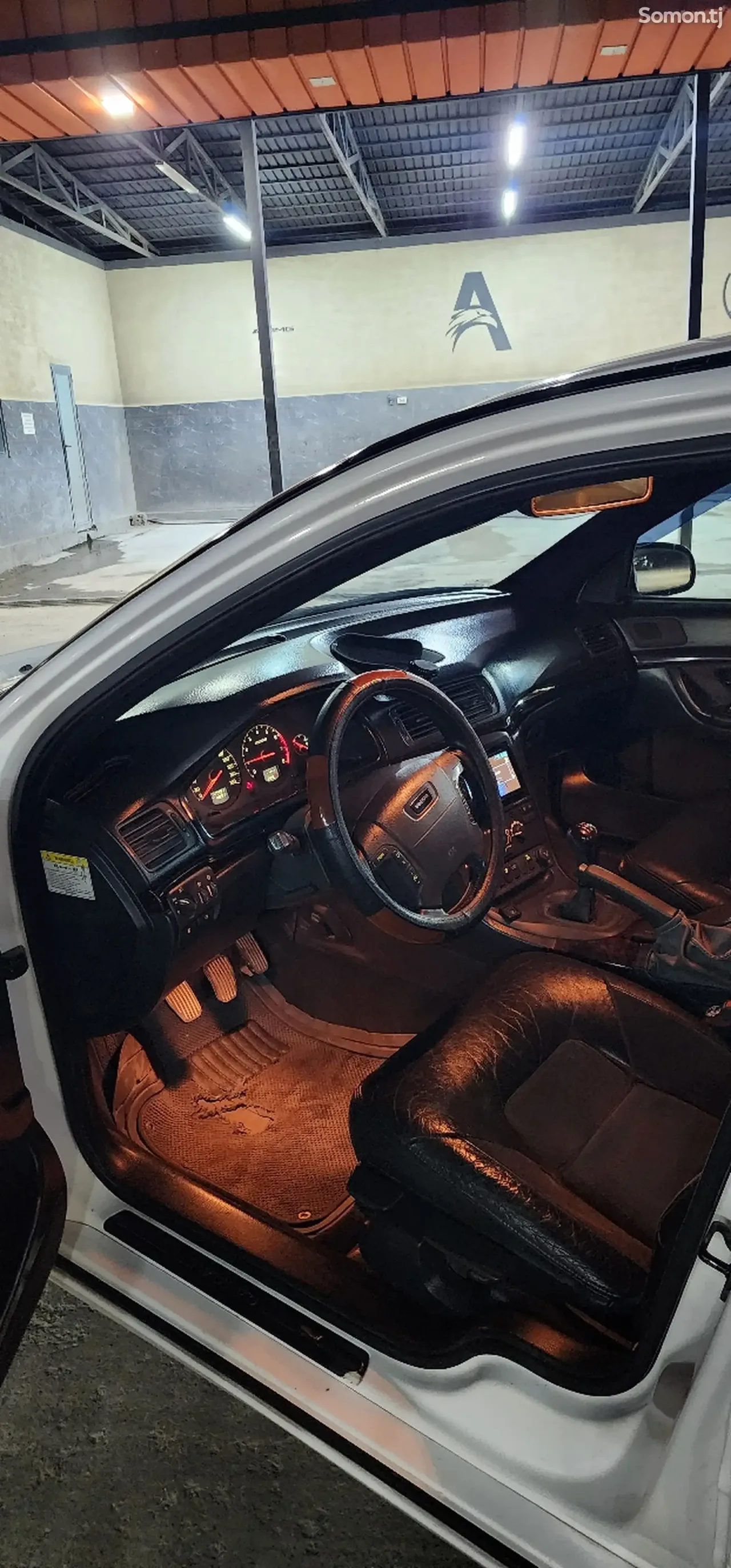 Volvo S80 2000 · 2.4 MT