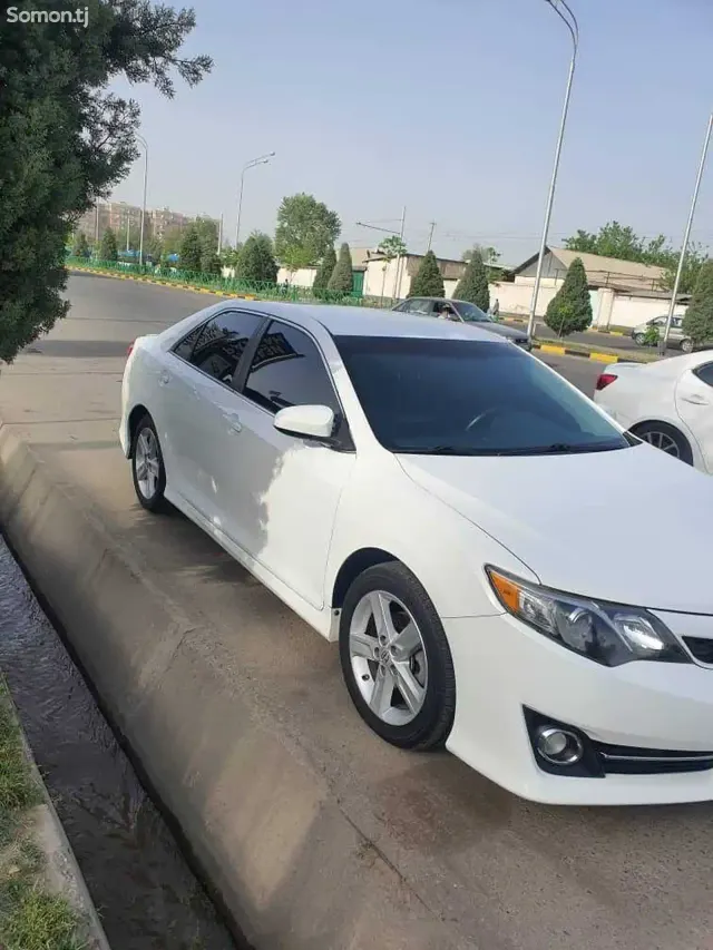 Toyota Camry 2013 · 2.5 AT