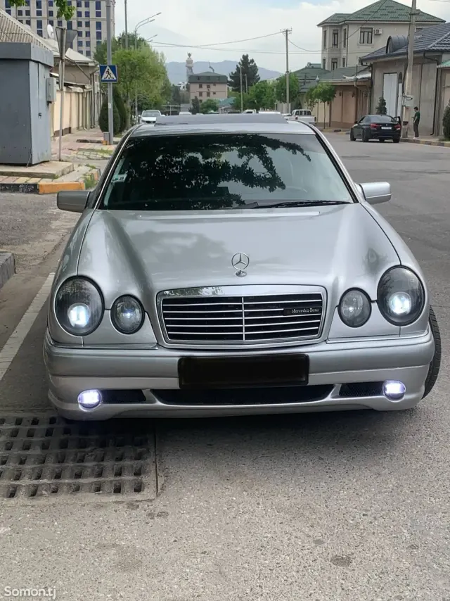 Mercedes-Benz E class 1999 · 2.1 MT