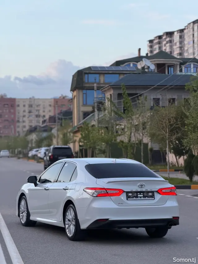 Toyota Camry 2019 · 2.5 AT