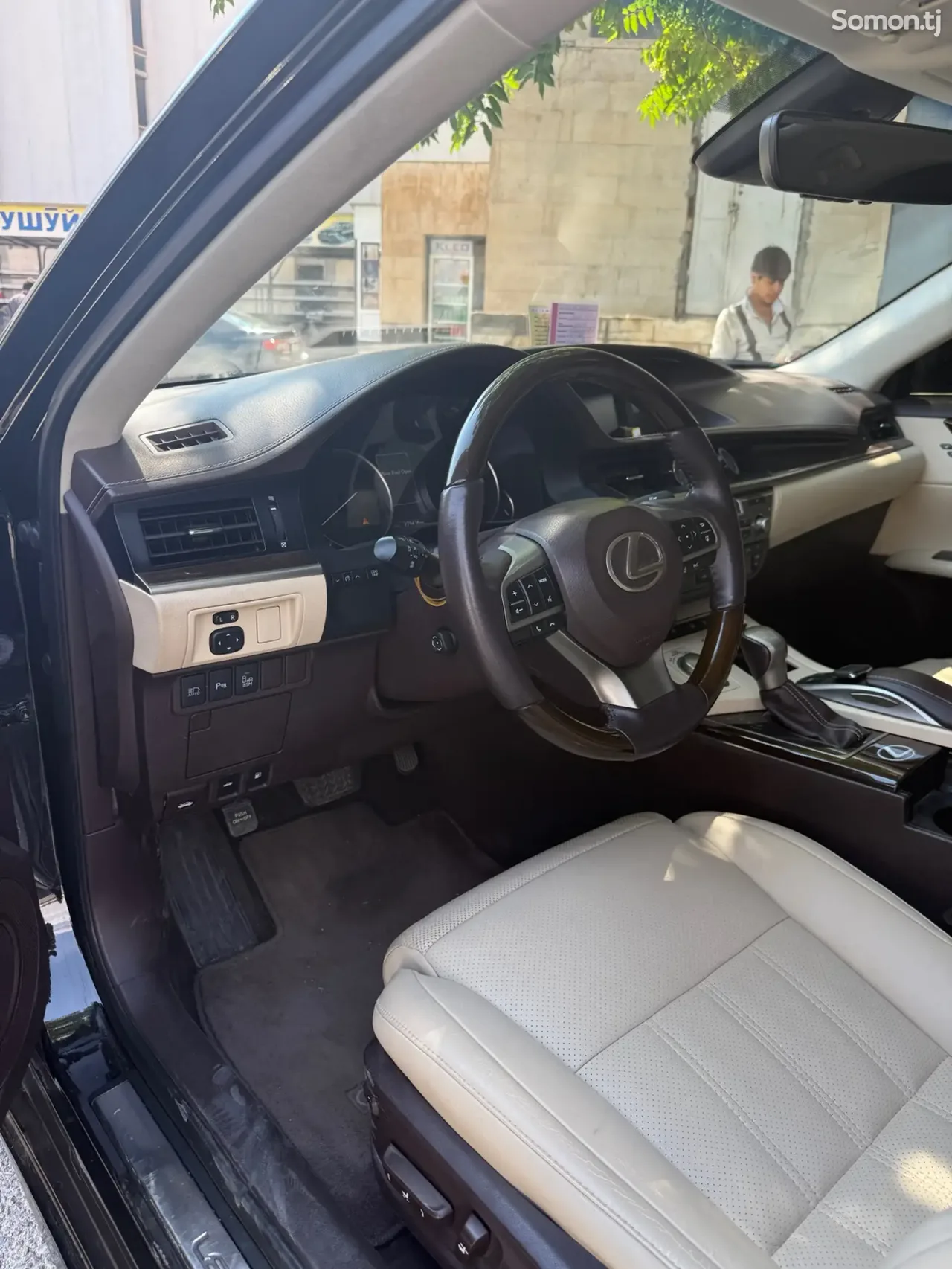 Lexus ES series 2016 · 3.5 AT