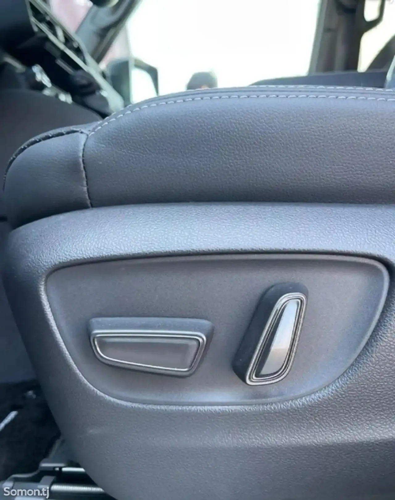 Toyota Land Cruiser Prado 2025 · 2.4 AT