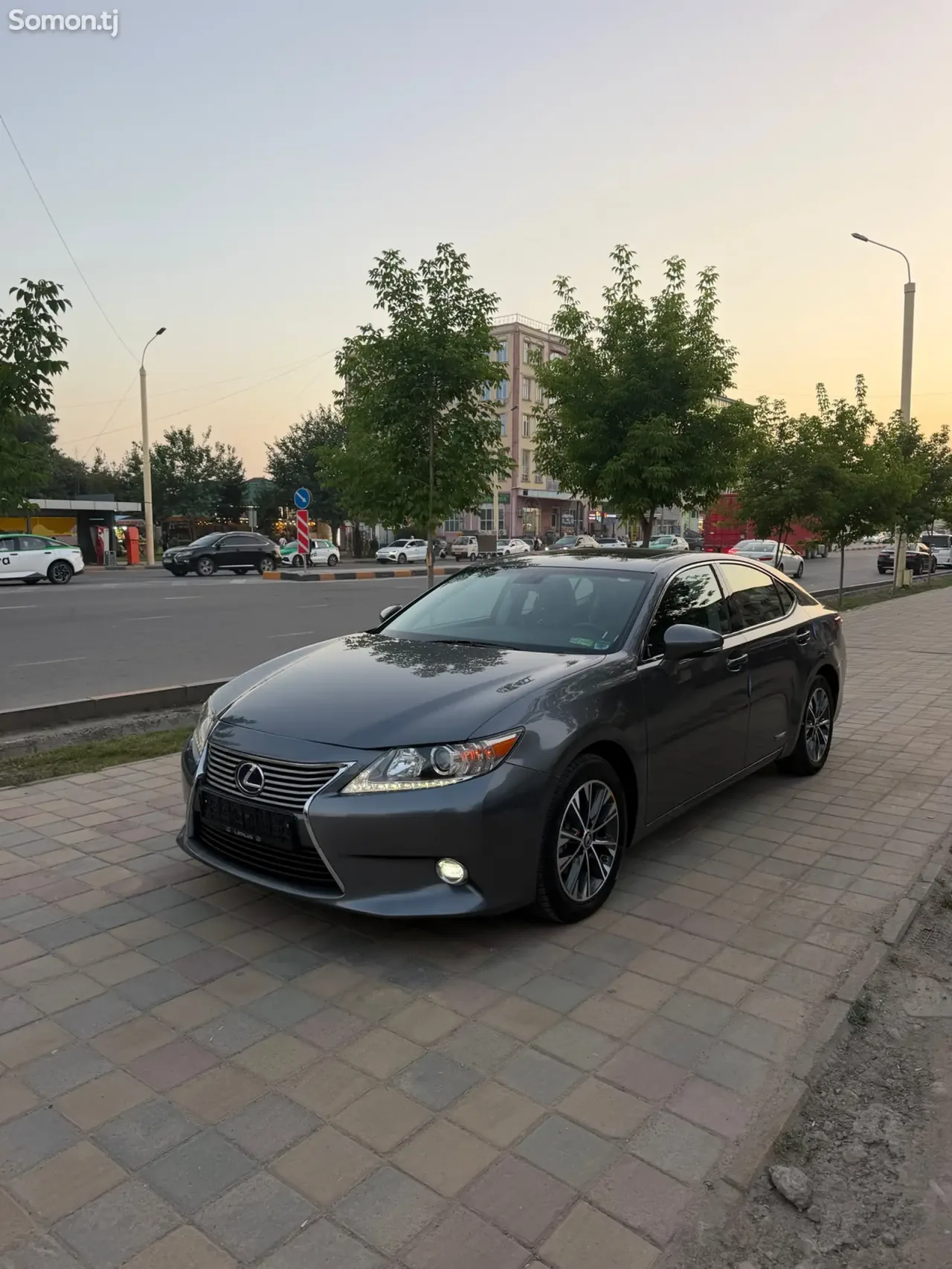 Lexus ES series 2014 · 3.0 AT