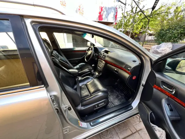 Toyota Avensis 2006 · 2.0 MT