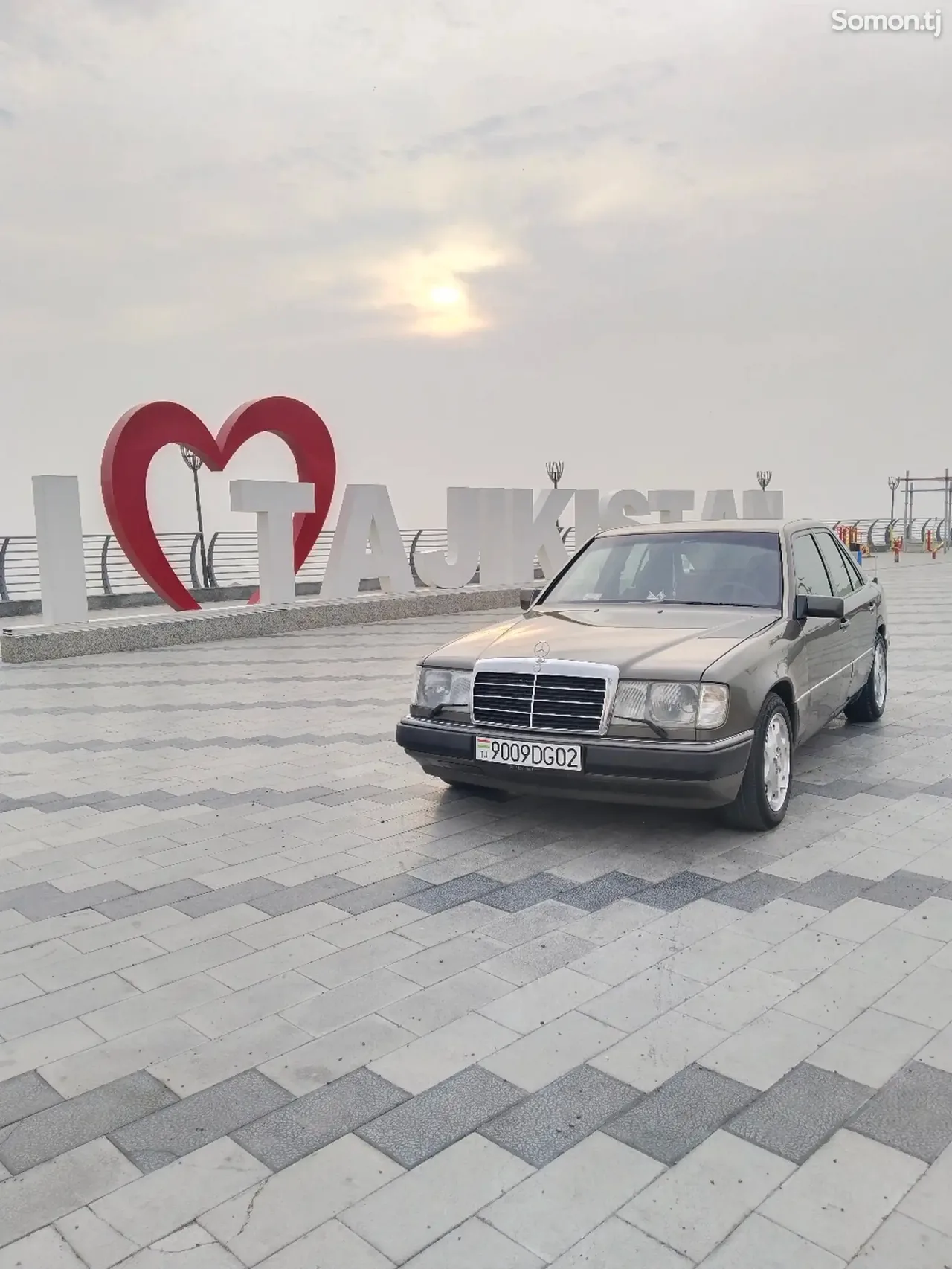 Mercedes-Benz W124 1991 · 2.5 MT