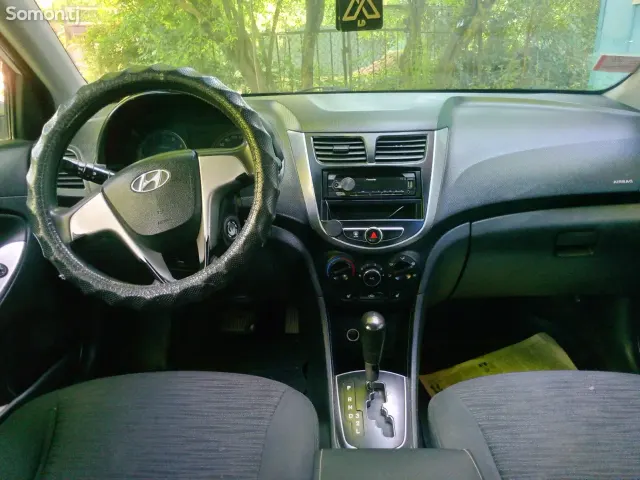 Hyundai Solaris 2015 · 1.4 AT