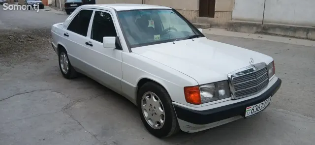 Mercedes-Benz W201 1991 · 2.0 AT