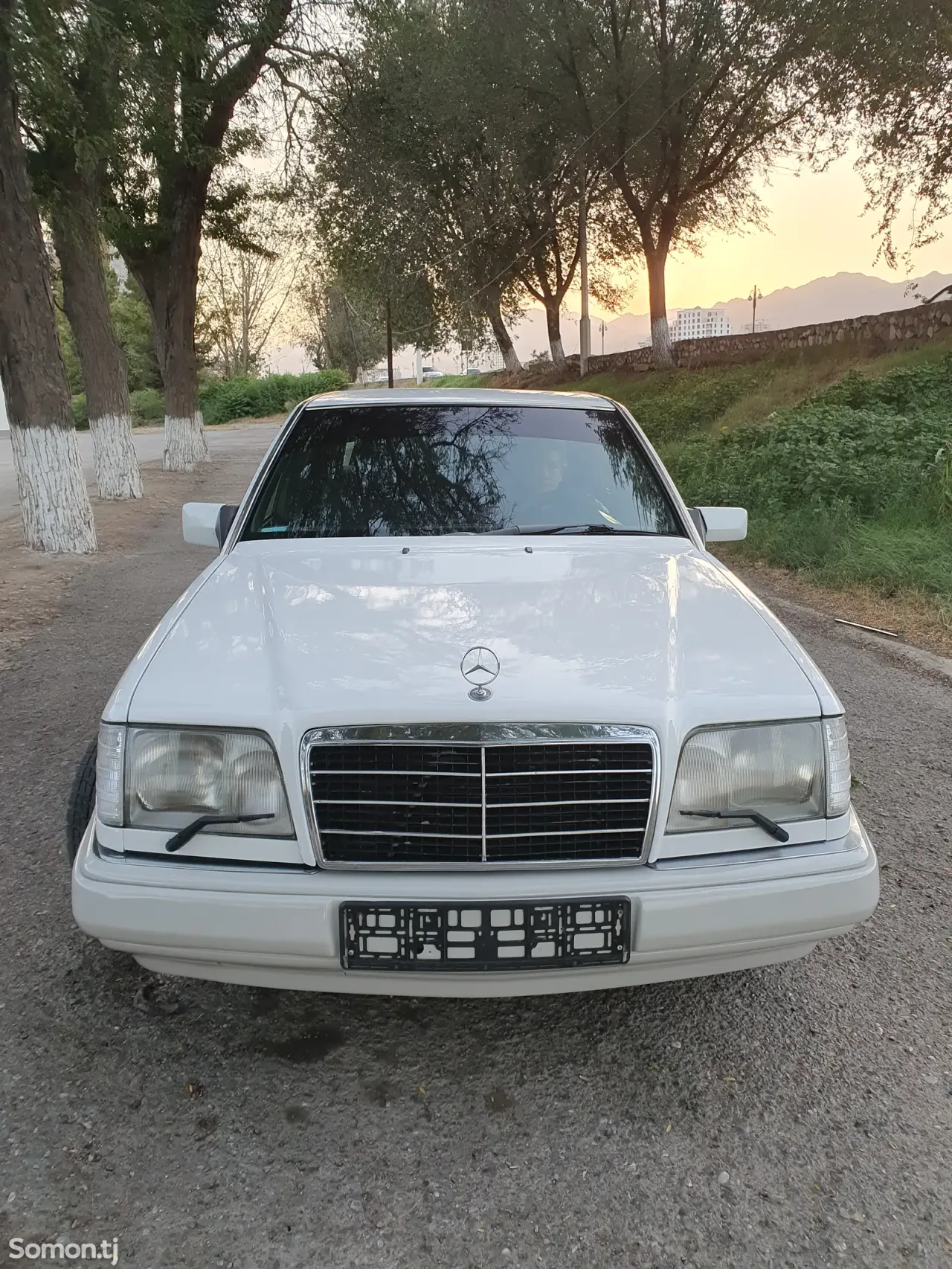 Mercedes-Benz W124 1993 · 2.5 AT