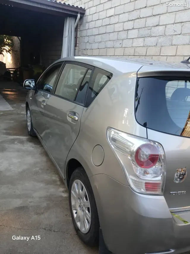 Toyota Verso 2012 · 1.8 MT