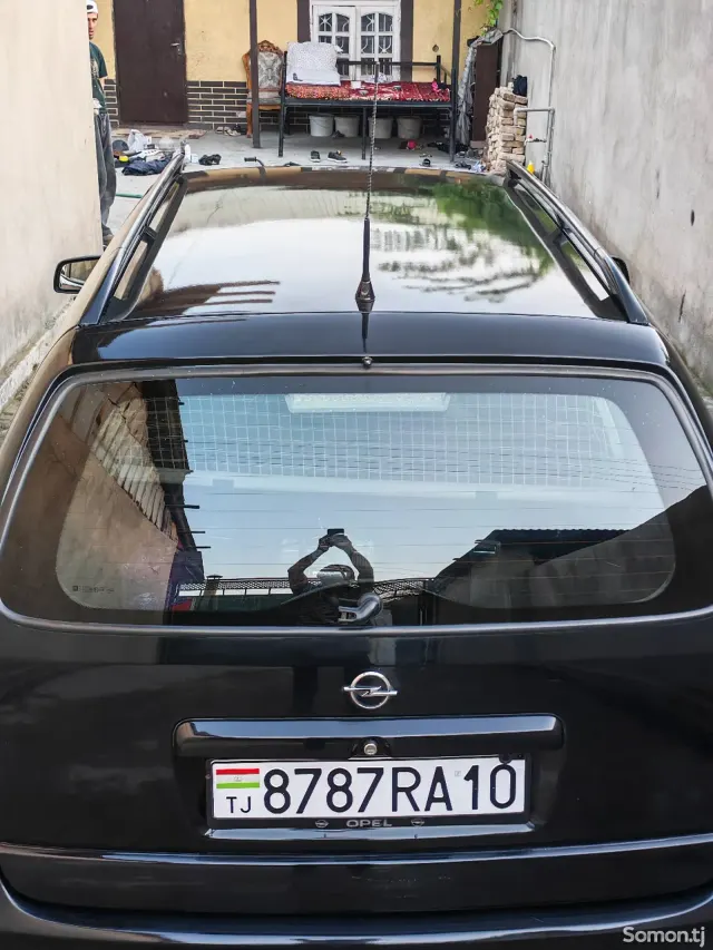 Opel Astra G 1999 · 1.6 MT