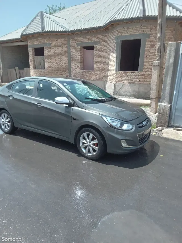 Hyundai Solaris 2014 · MT