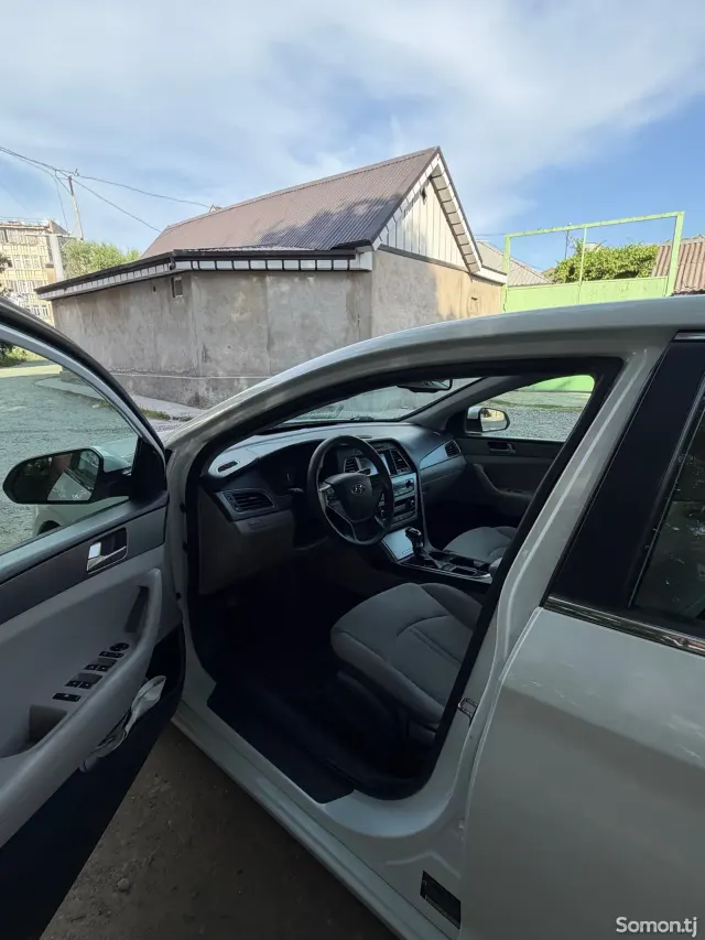 Hyundai Sonata 2017 · 2.4 AT