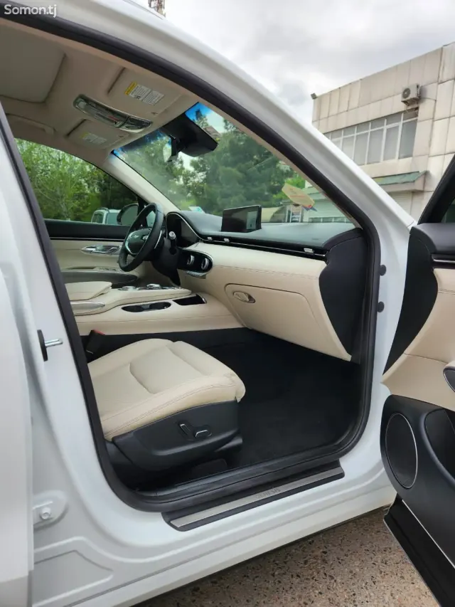 Hyundai Genesis 2024 · 2.5 AT