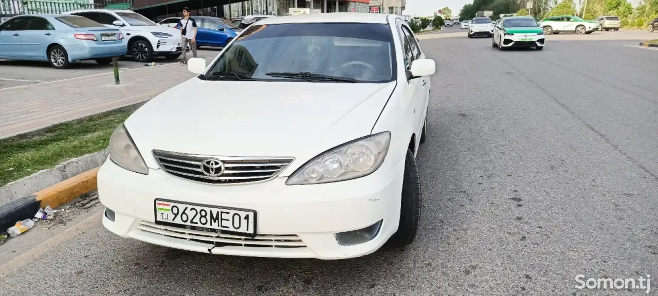 Toyota Camry 2005 · AT