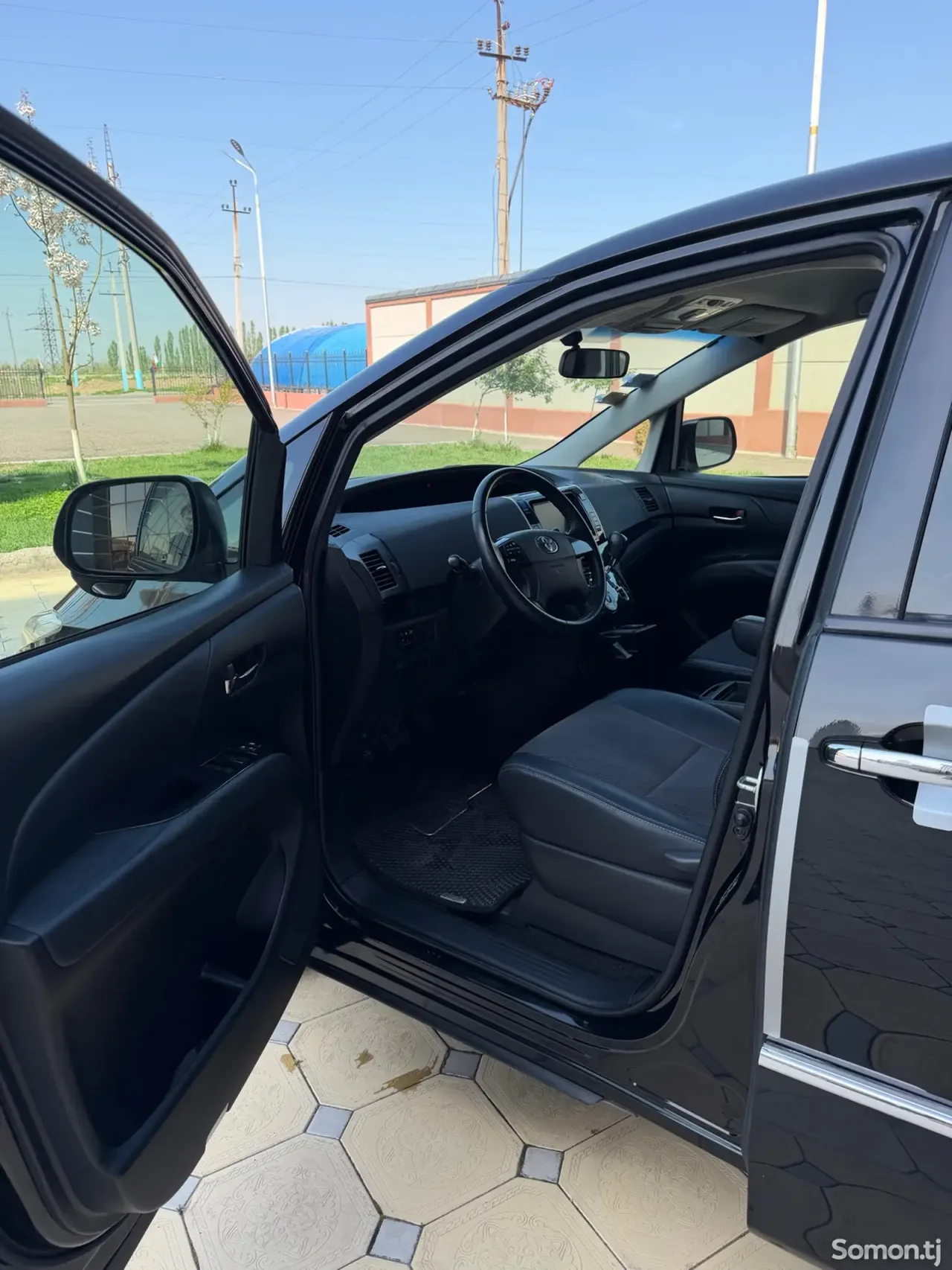 Toyota Estima 2014 · 2.4 AT