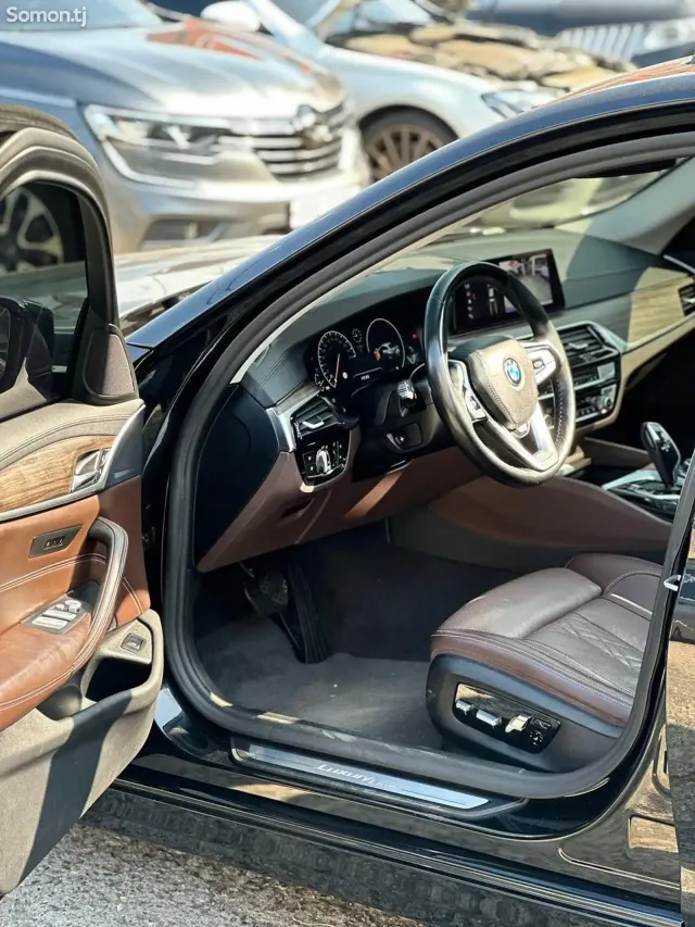 BMW 5 series 2019 · 2.0 AT