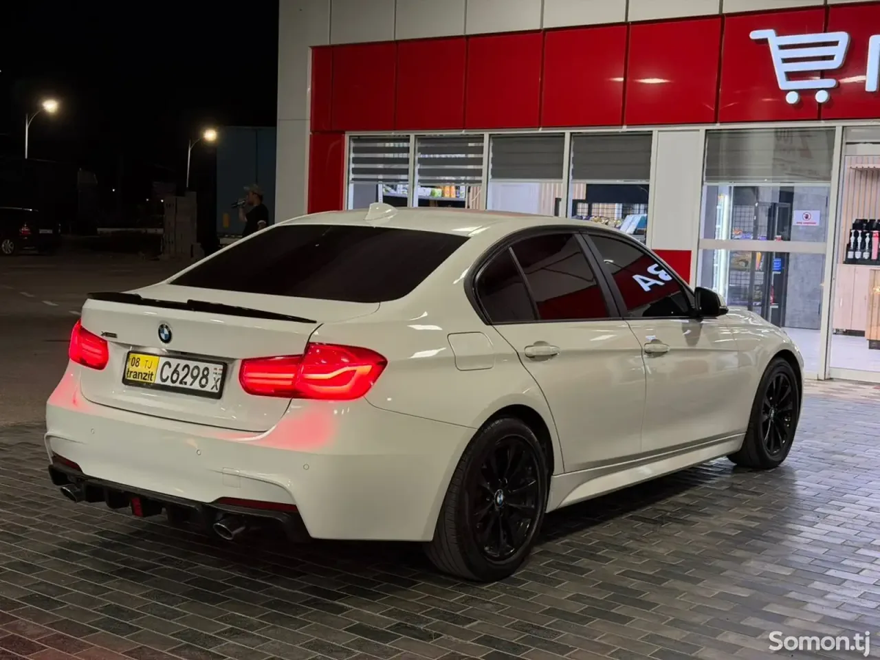 BMW 3 series 2017 · 2.0 AT
