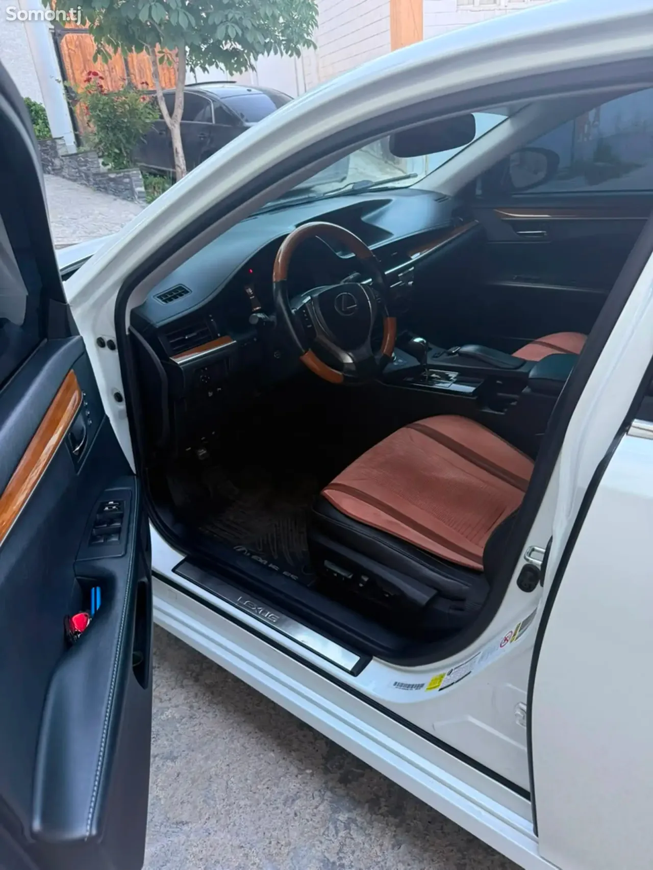 Lexus ES series 2014 · 2.5 AT