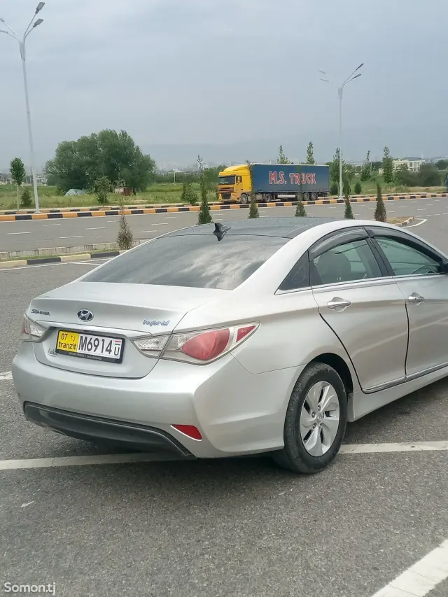 Hyundai Sonata 2012 · 2.0 AT