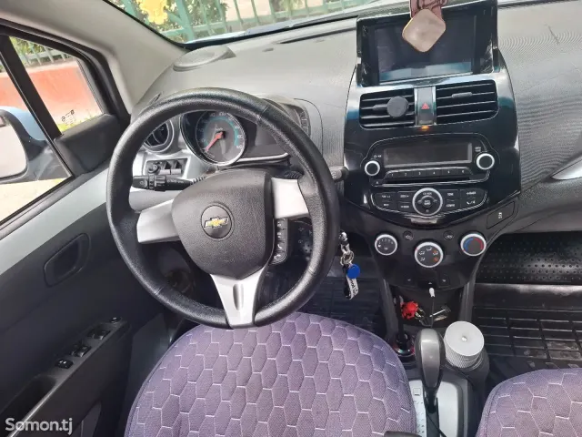 Chevrolet Spark 2014 · 1.1 AT