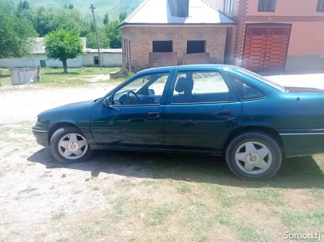 Opel Vectra A 1994 · 1.8 MT