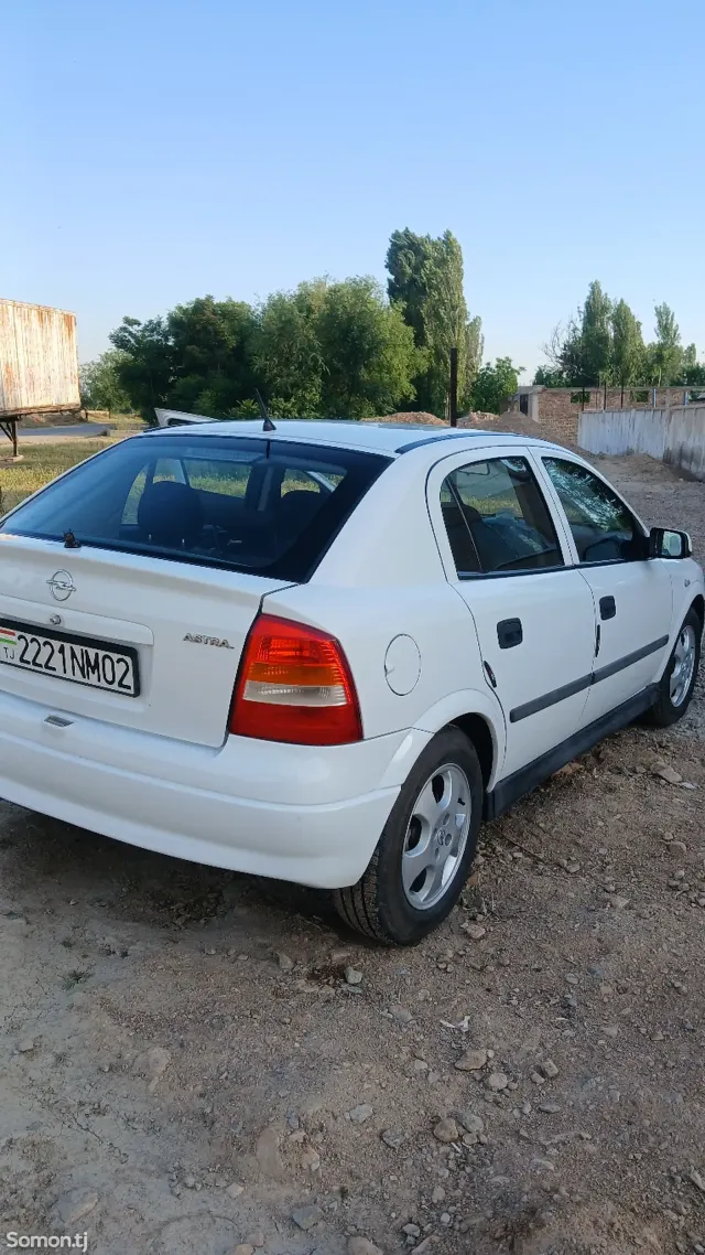 Opel Astra G 2000 · 1.6 MT