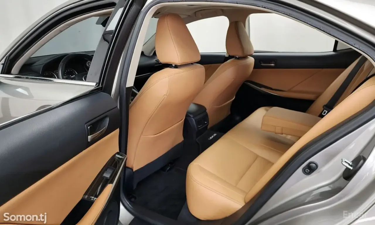 Lexus IS series 2019 · 2.0 AT