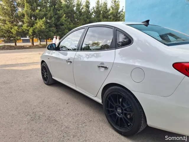 Hyundai Avante 2010 · 1.6 AT