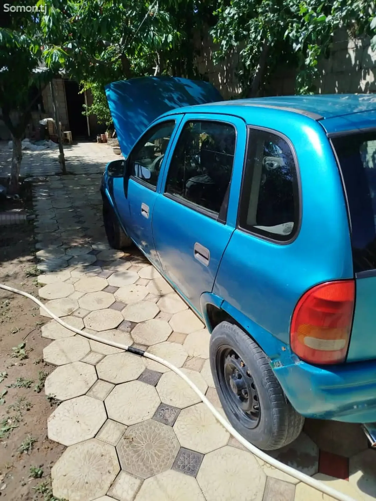 Opel Corsa 1995 · 1.6 MT